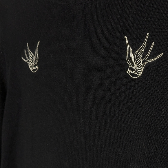 Rock Steady Cropped Crew Sweater with Cream Swallow Tail Motifs - Picture 2 of 8